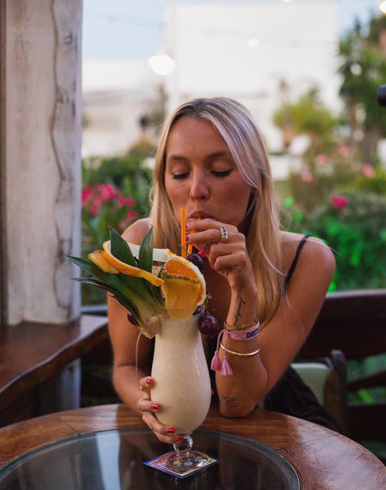 Creative cocktail garnishing and mixology artistry at Astral Bar Marbella